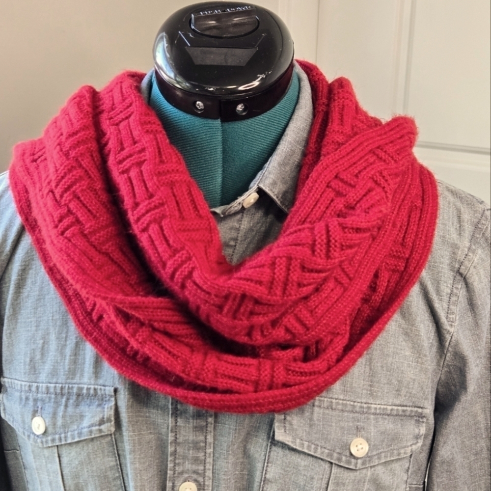 ECHO SOFT CHRISTMAS RED BASKET WEAVE LONG SCARF FRINGE ENDS WOMEN OS FESTIVE